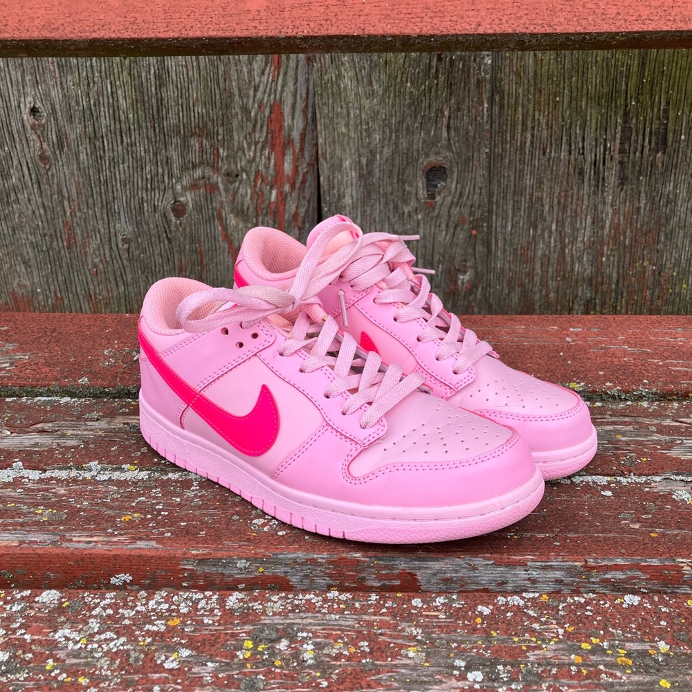Rare Nike Triple Pink Dunk Low-Top Sneakers Women’s 8.5 - Picture 13 of 16